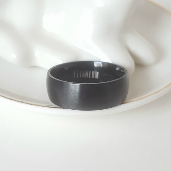 *CLEARANCE* Make an offer!Mens Titanium Matte Band - Picture 5 of 6
